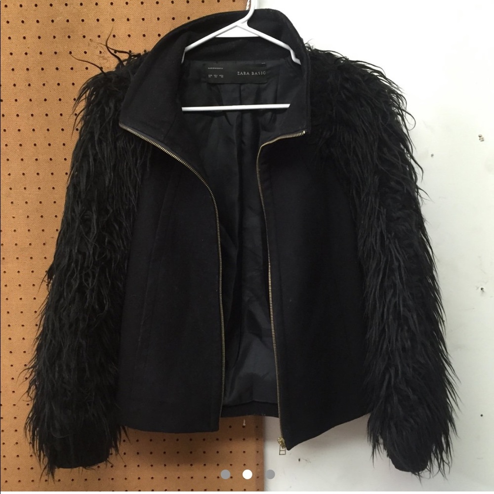 Zara jacket with feather sleeves size Us Small Fits up to a Large